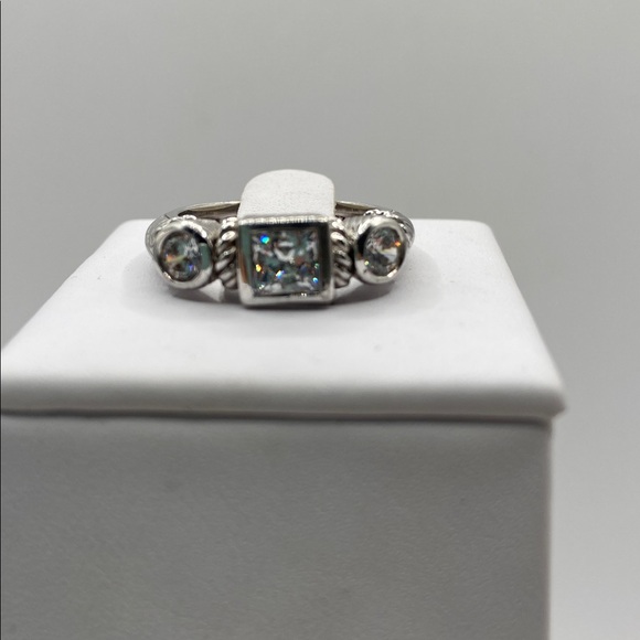 Vintage Judith Ripka Sterling Silver 925 3 Stone Simulated Diamond Ring 7 - Picture 6 of 12